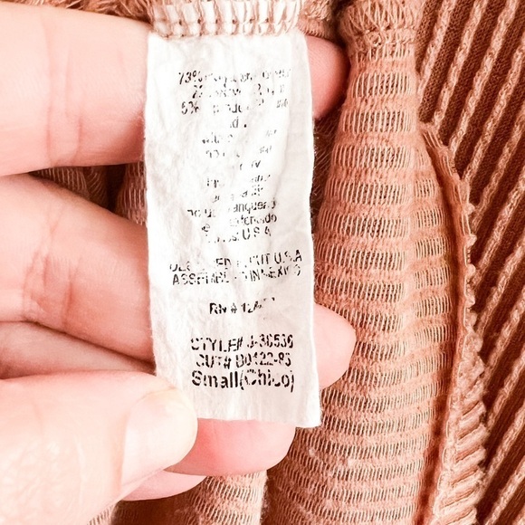 Tres Bien Rose Colored Ribbed Long Sleeve Button Up Blouse - Picture 6 of 6